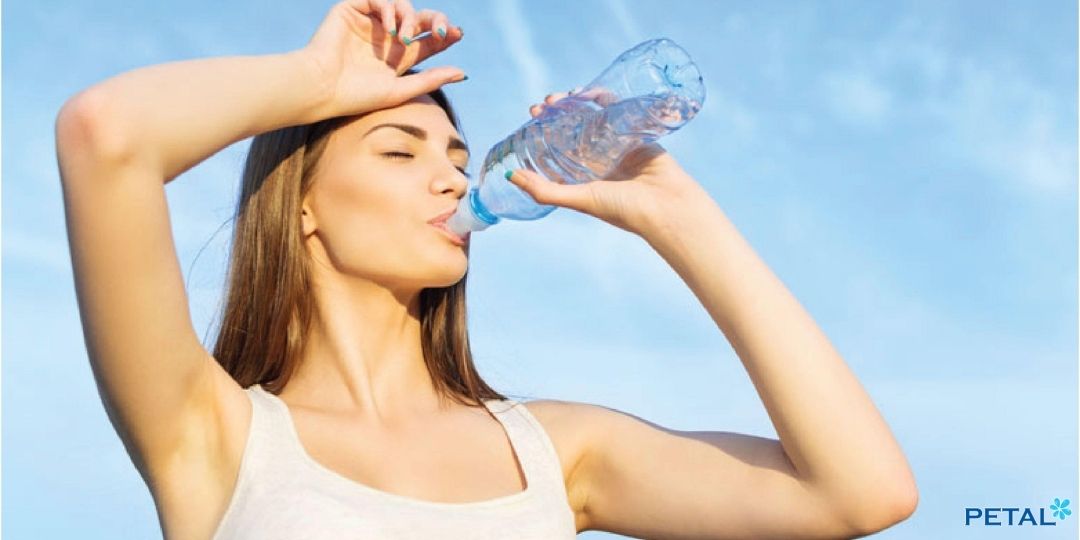 Khát mới uống nước là thói quen gây hại cho tim, thận, thành dạ dày...