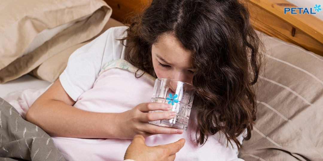 Vì sao cần uống nhiều nước tinh khiết khi sốt xuất huyết